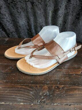 B.O.C. Sharin Brown Thong Sandals/Sz. 9.5